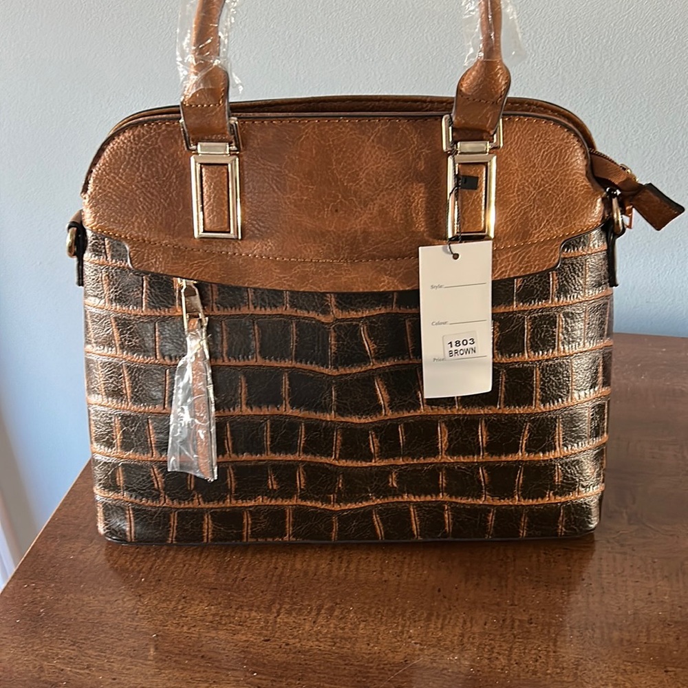 DS hand bag brand new pretty brown with plenty of zippers as and shoulder strap